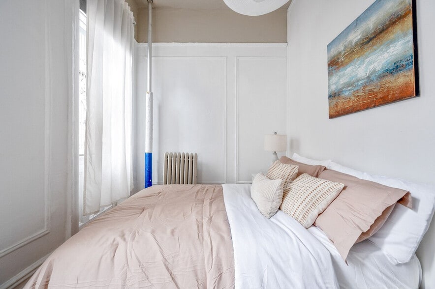 Building Photo - 459 W 46th St