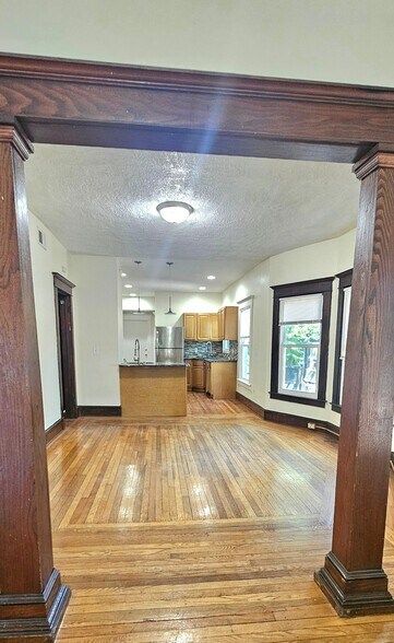 Building Photo - 254 Goffe Terrace