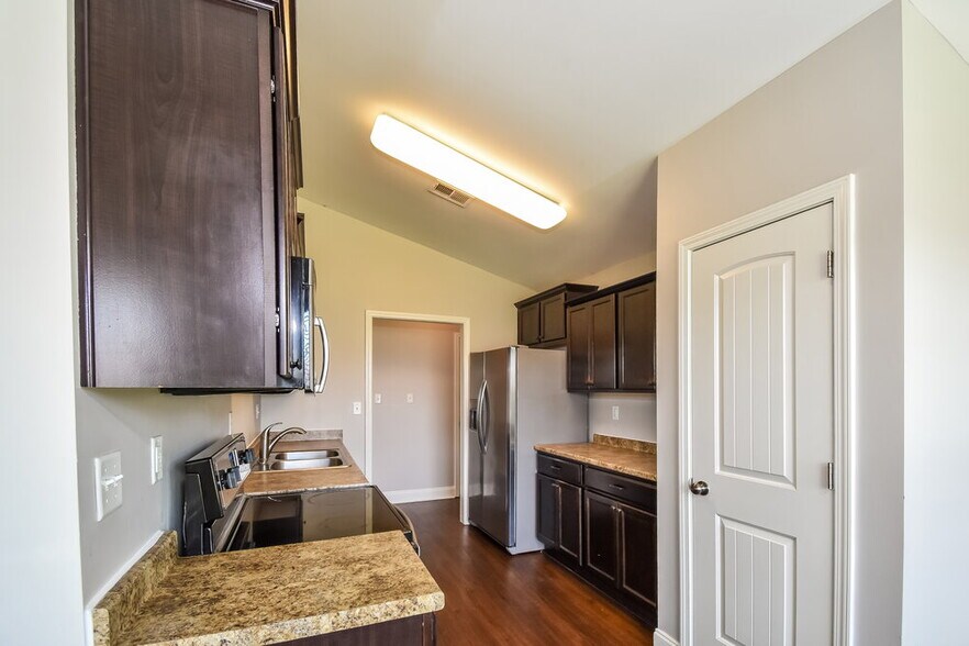 Building Photo - 8896 Willa Jean Cove