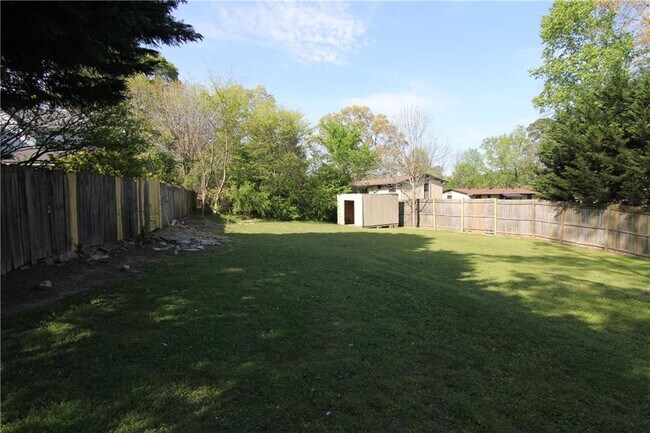 Building Photo - 1482 Dresden Dr NE