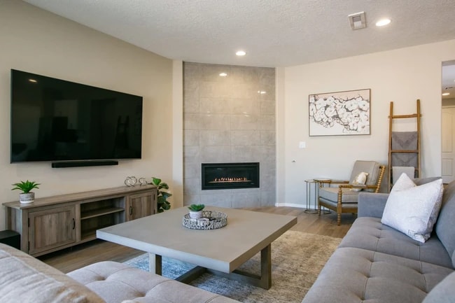Building Photo - 6049 Nauman Dr