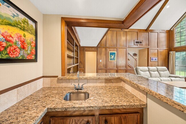 Building Photo - 18107 Shadow Valley Dr