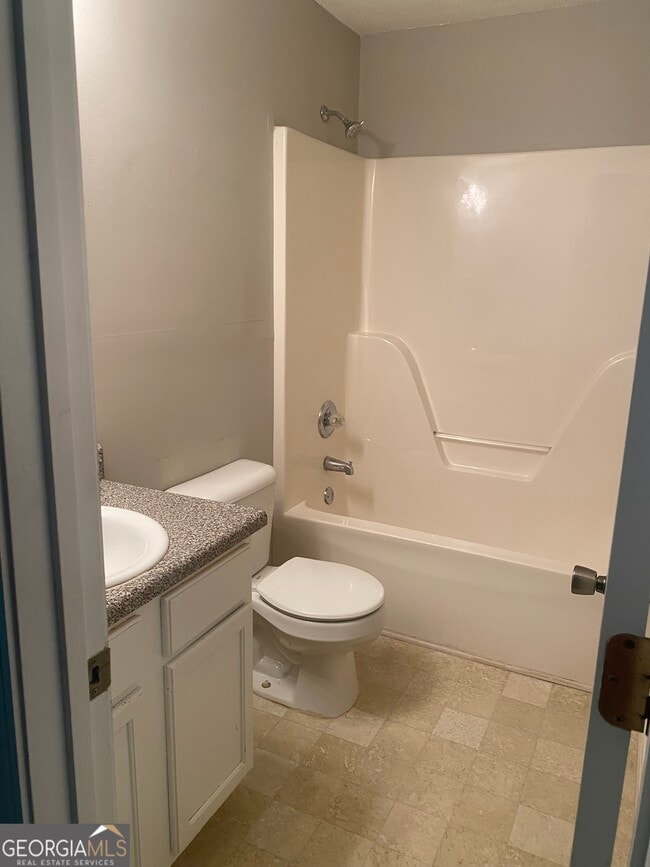 Building Photo - 553 Wren Walk