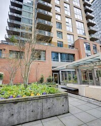 Building Photo - Indulge in all South Lake Union Has to Offer