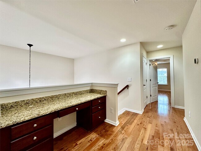 Building Photo - 10932 Burnt Leather Ln