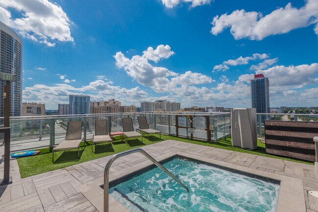 Building Photo - 4011 S Ocean Dr