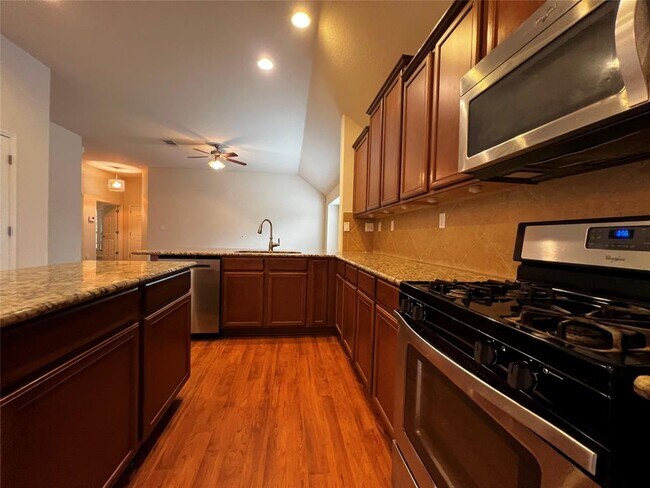 Building Photo - 2708 Cottonwood Shores Dr
