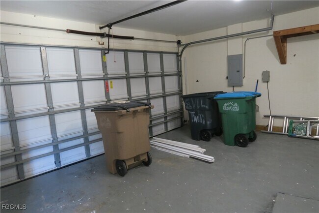 Building Photo - 2309 SE 5th Pl