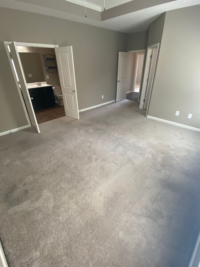 Building Photo - 2643 Lily Way