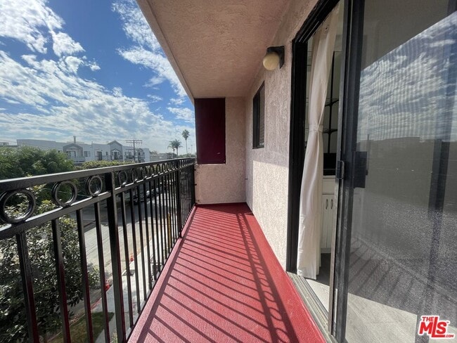 Building Photo - 1337 N Sierra Bonita Ave