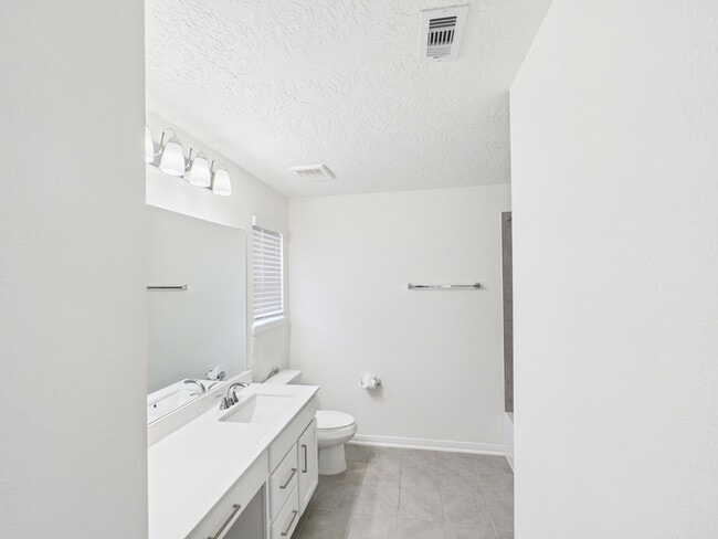 Building Photo - 15643 Fellswood Dr