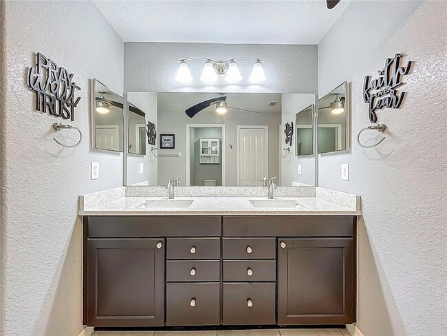 Building Photo - 27327 Roanoke Dr