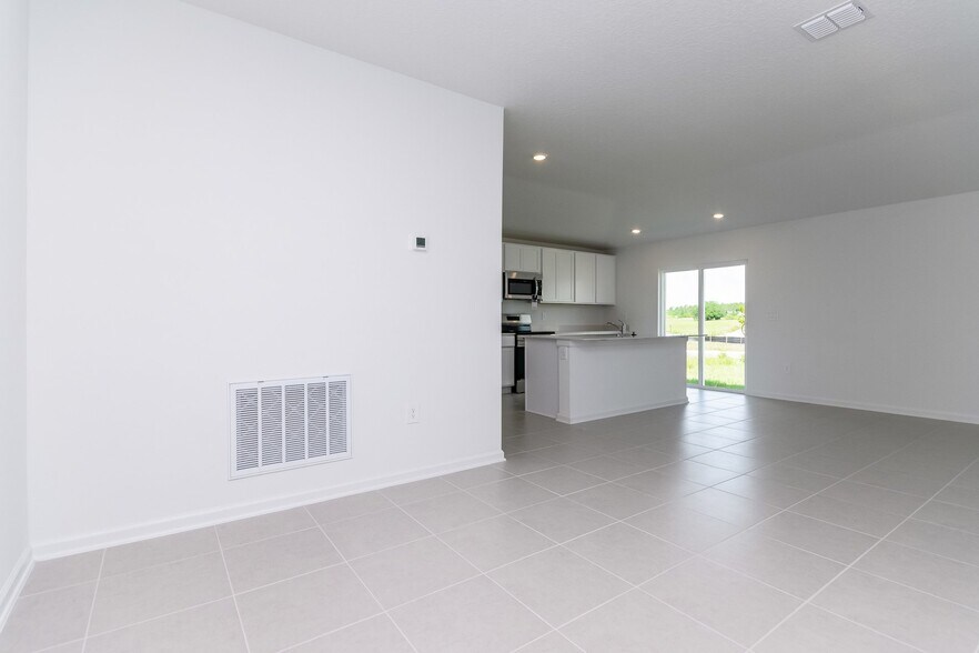 Building Photo - 2442 McKinley Dr