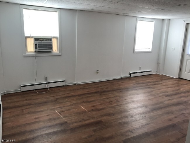 Building Photo - 128 Mechanic St