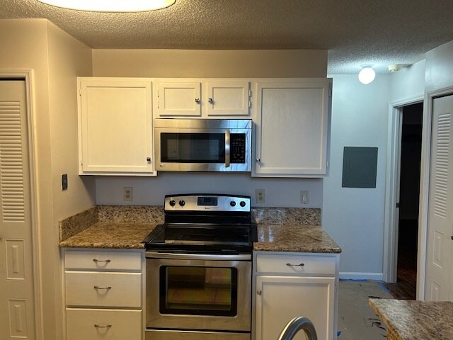 Kitchen - 1112 Sandy Ln Dr