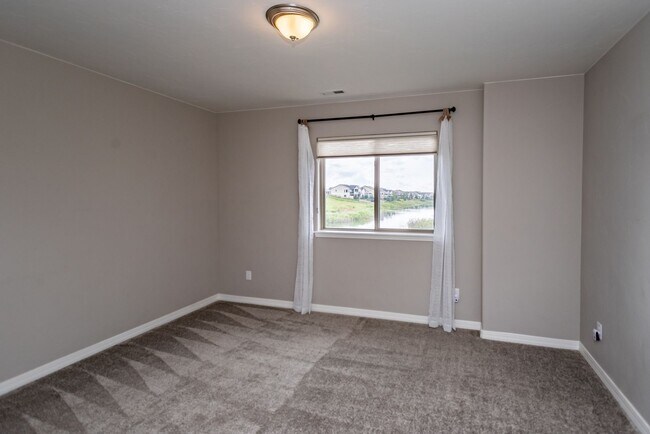 Building Photo - Spacious 4-Bedroom Home in Prestigious For...