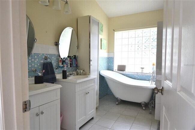 Building Photo - 4924 Hook Hollow Cir