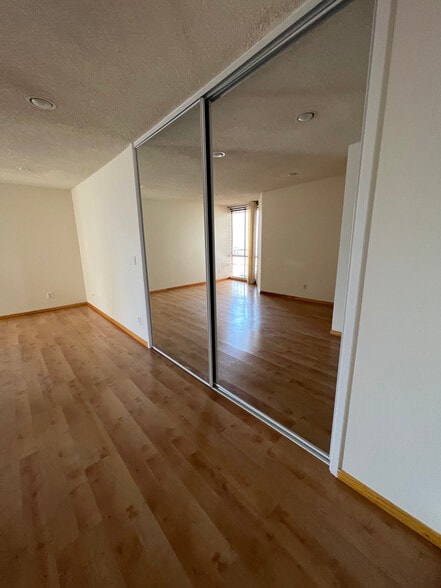 The Closet - 8530 Holloway Dr