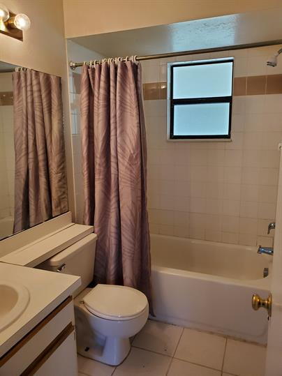 Building Photo - Spacious 3 bedroom house with large screened back porch