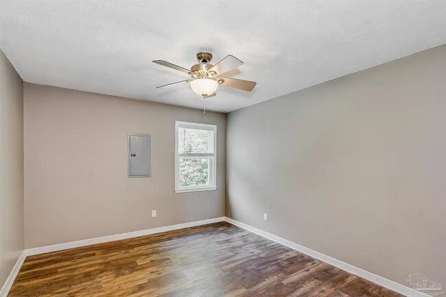 Building Photo - 394 Rosewood Dr