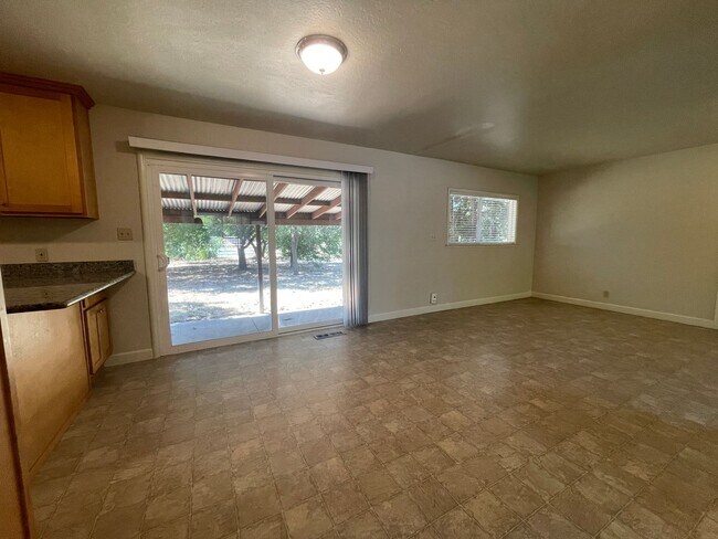 Building Photo - 17695 Laurel Rd