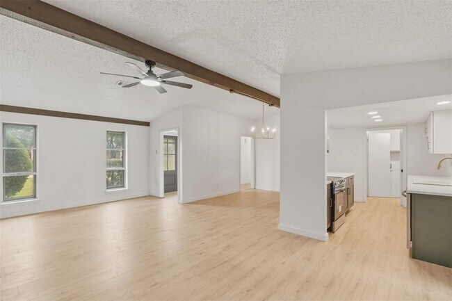 Building Photo - 1101 Delores Dr