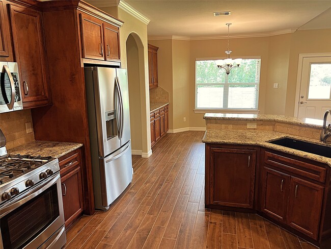 Building Photo - 9723 Highland Pointe Dr