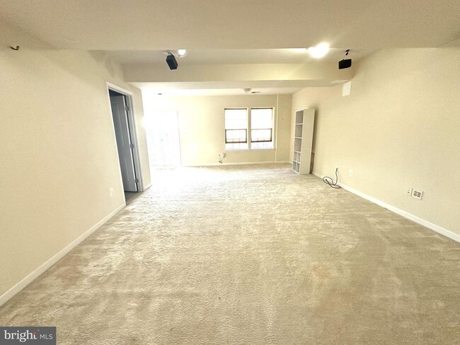Building Photo - 25795 Clairmont Manor Square