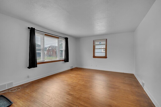 Building Photo - 76 Stearns Ave