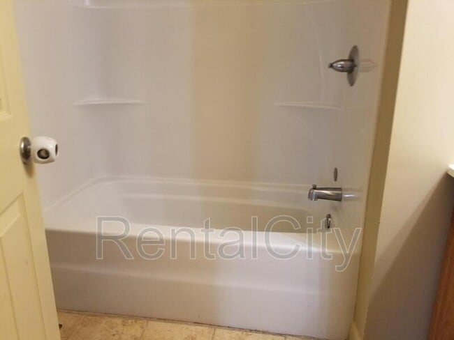 Building Photo - 948 Bear Creek Rd