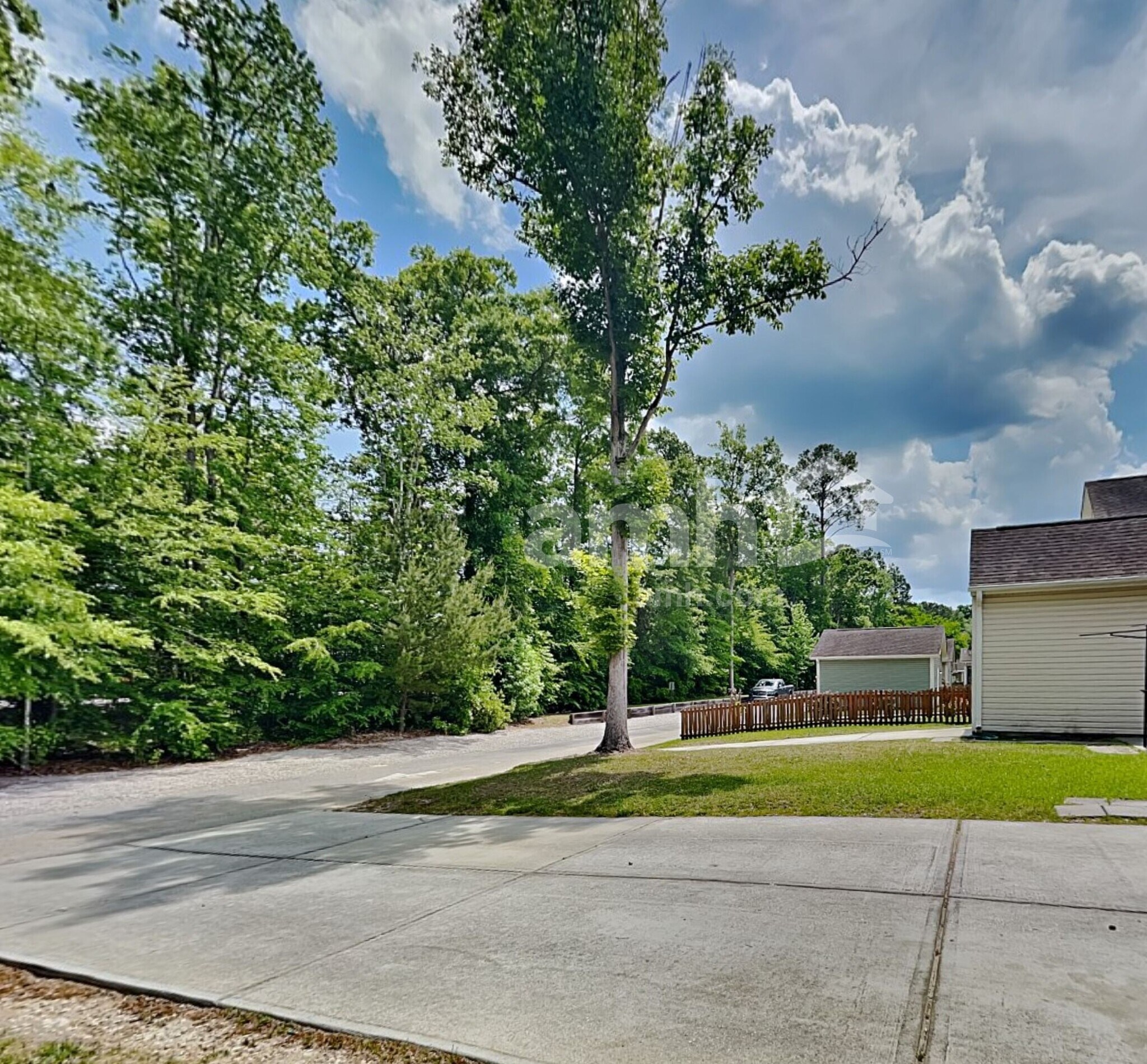 Building Photo - 4940 Ballantine Dr