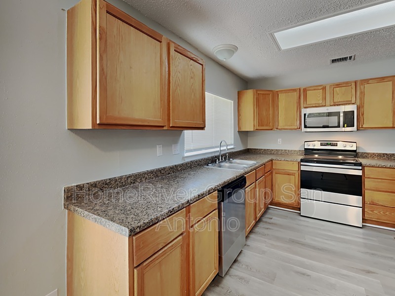 Building Photo - 8751 Ridge Mile Dr