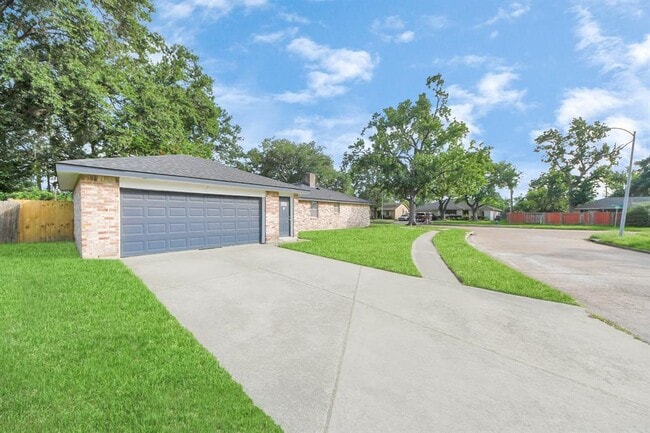 Building Photo - 15135 Chipman Ln.