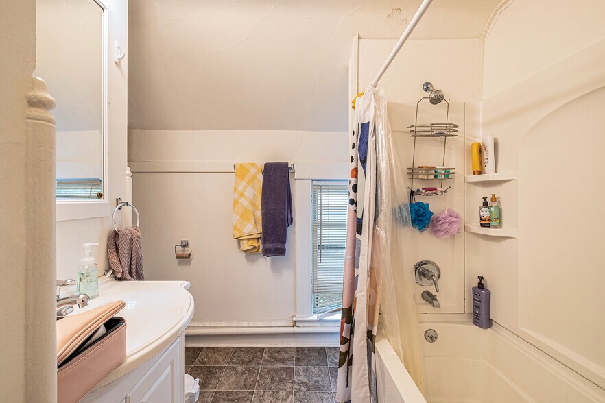 Building Photo - 1119 S Forest Ave