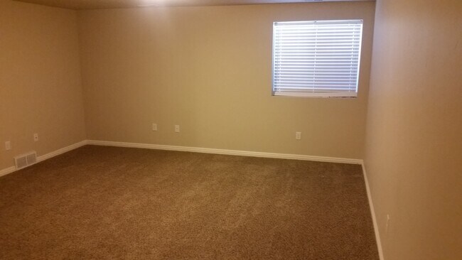 Building Photo - Beautiful 2011 home in West Haven for rent