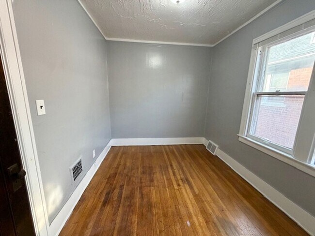 Building Photo - 4287 W Grand St