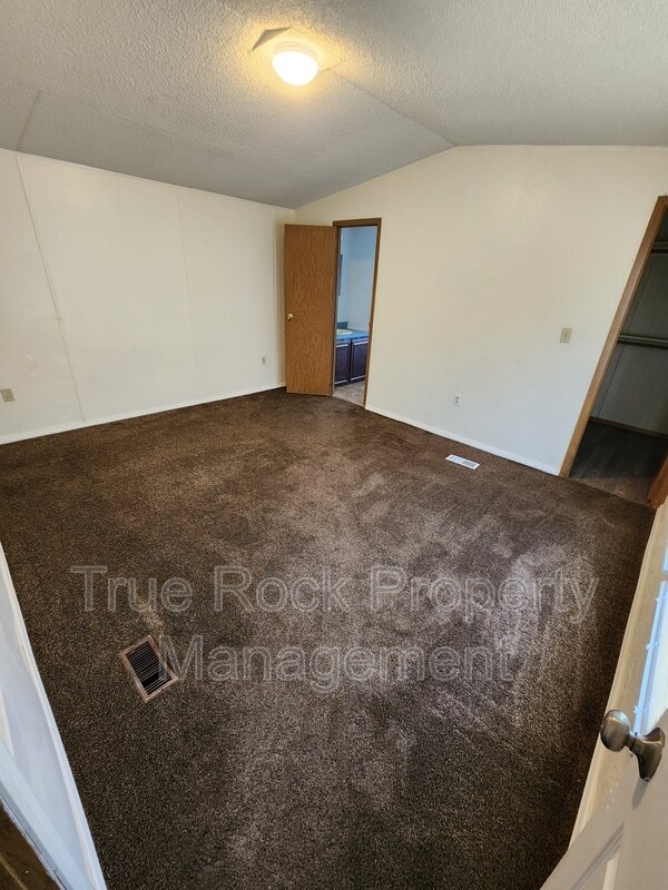 Building Photo - 10916 County Rd 1515