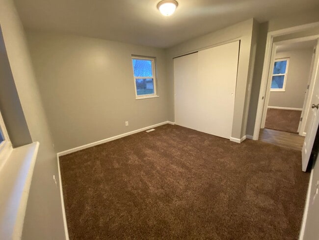 Building Photo - 6550 Summerdale