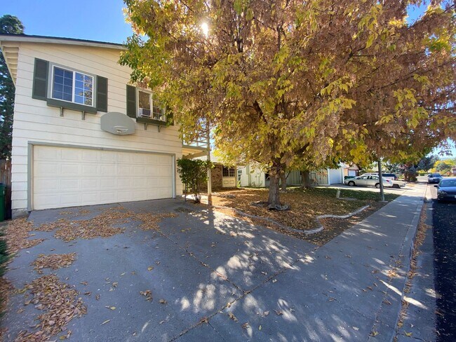 Building Photo - 843 Glen Martin Dr