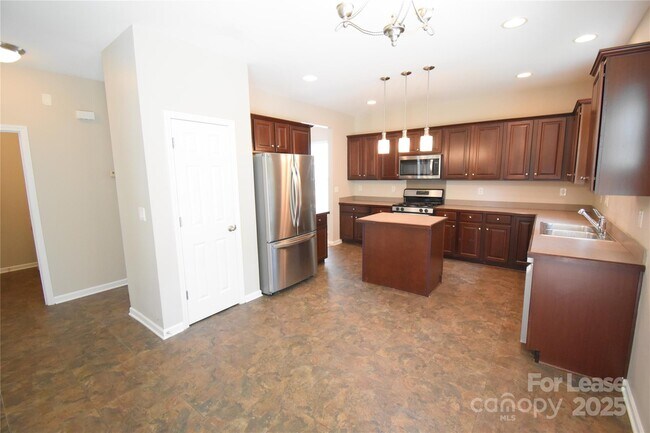 Building Photo - 3334 Crutchfield Pl