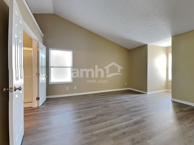 Building Photo - 684 Linden Creek