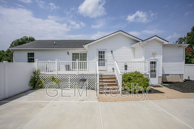 Building Photo - 15617 Mockingbird Ln