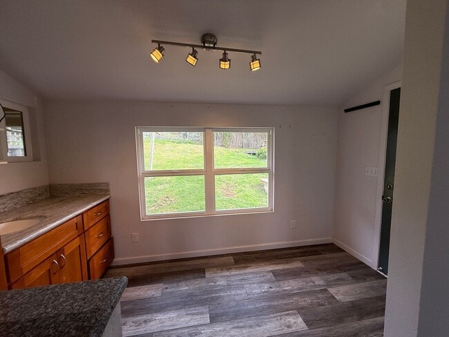 Building Photo - Unfurnished 2 bed/1 bath Kula Cottage with fully fenced yard