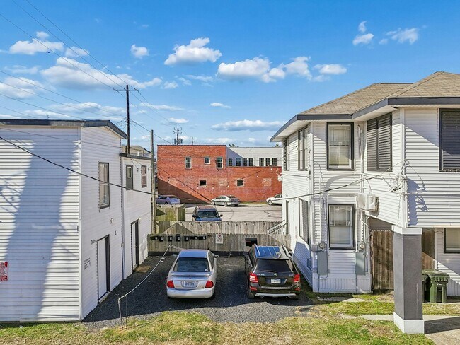 Building Photo - 2115 Broadway Avenue J