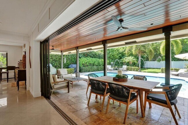 Building Photo - Boca Raton Beautifully Updated 4 Bedroom Pool Home