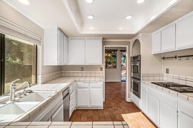 Building Photo - 37 Santo Domingo Dr