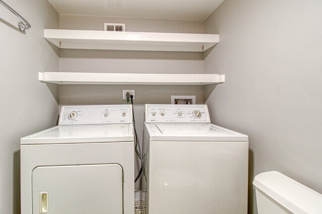 Building Photo - Discover Exceptional Townhouse Living!