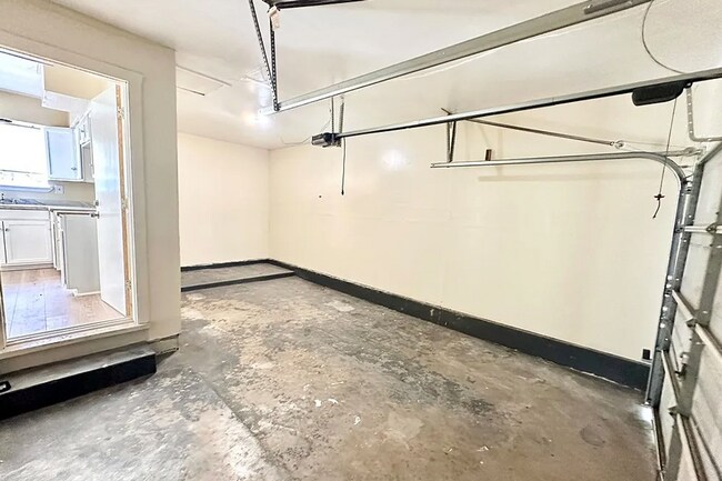 Building Photo - 502 S 13th St
