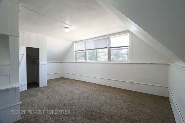 Building Photo - 1825 11th Ave