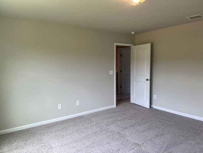 Building Photo - Wonderful Home in The Highlands